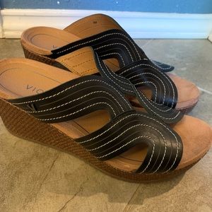 Black Vionic Platform Sandals NWOT